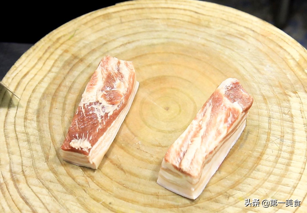 图片[2]-【蒜苗回锅肉】做法步骤图 香而不腻 比外面买的更好吃-起舞食谱网