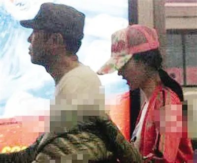 于和伟：50岁大红视帝，曾和小14岁女星传绯闻，结发妻子也是演员
