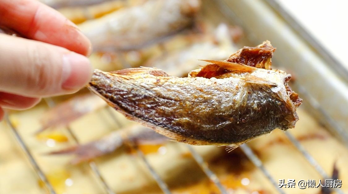 不用油炸，小黃魚怎麼做才好吃？ 教你做香酥小黃魚，還不用吐魚刺