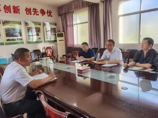 李知文走访全国人大代表谭泽勇