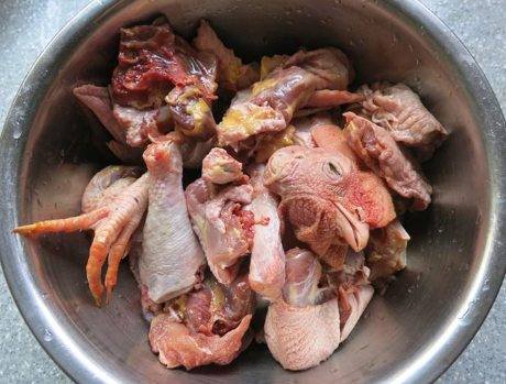 图片[3]-小鸡炖蘑菇的做法： 鸡肉嫩滑入味不腥 吃着上瘾-起舞食谱网