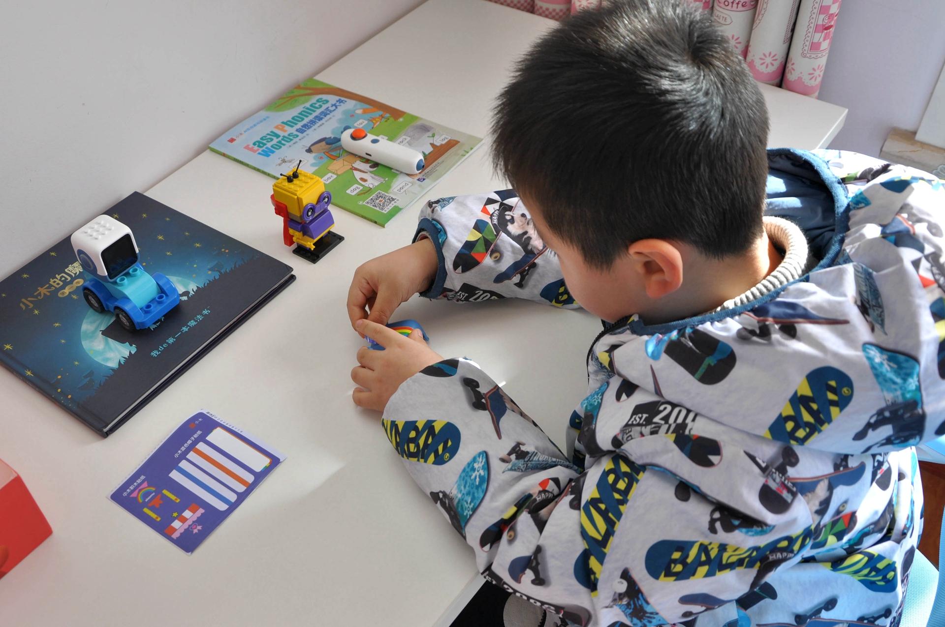 小木2021新品！百变悟空机器人，手势点读AI语音应有尽有