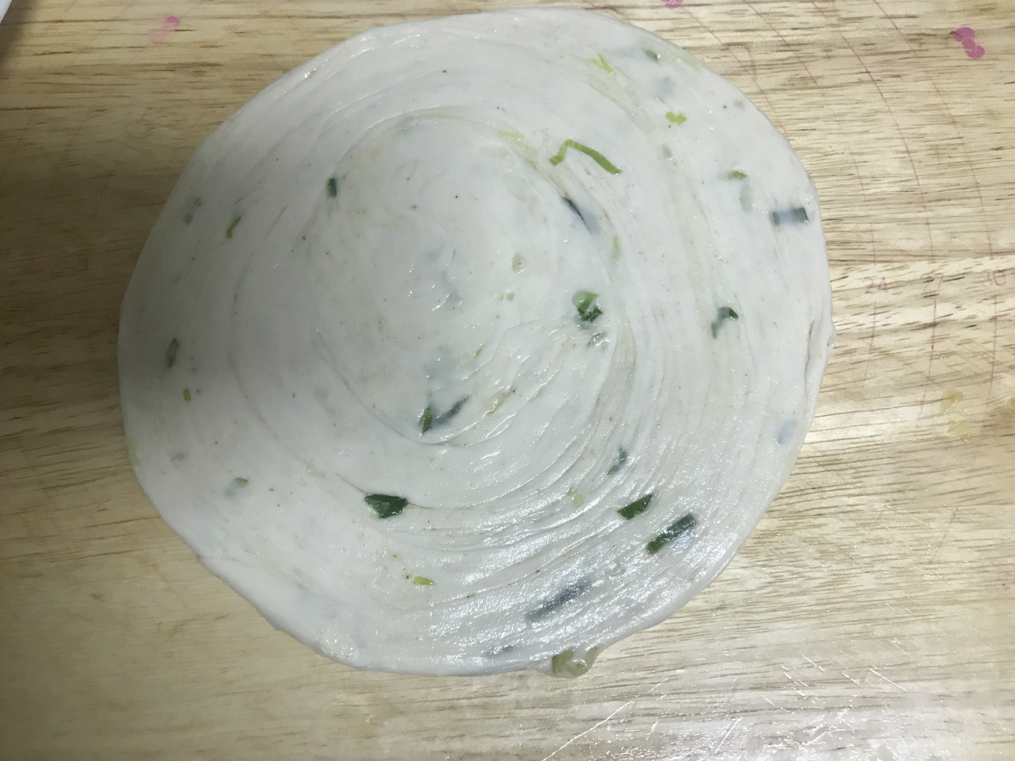 蔥花餅好吃的做法，一抻一卷，柔軟筋道，香酥多層，簡單還好吃
