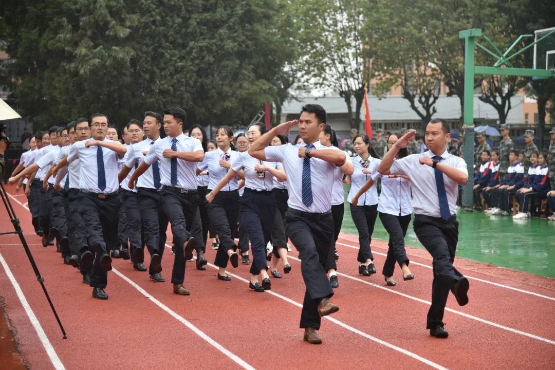 云南农大附中举行2020级新生军训阅兵式暨开学典礼