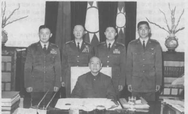 1986�̨꣬��U2����Ա��˼�׽ٻ�ֱ�ɹ��ݣ��������������