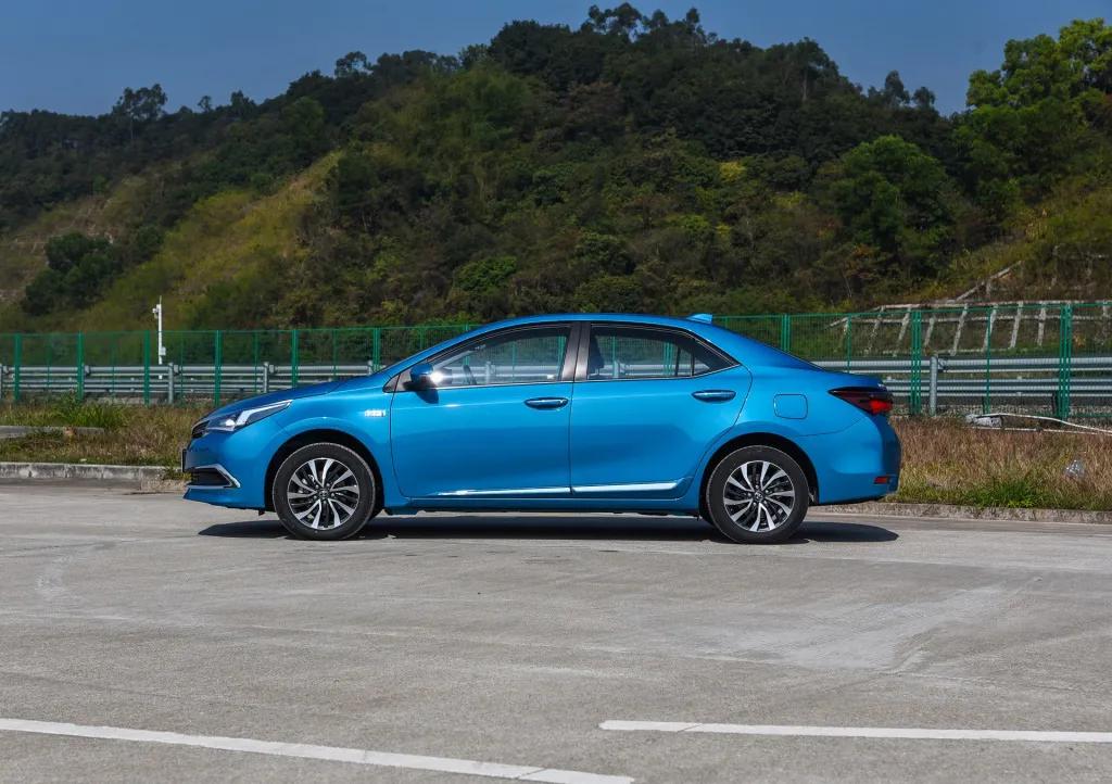 比亚迪秦 PLUS DM-i上市 丰田双擎尴尬了