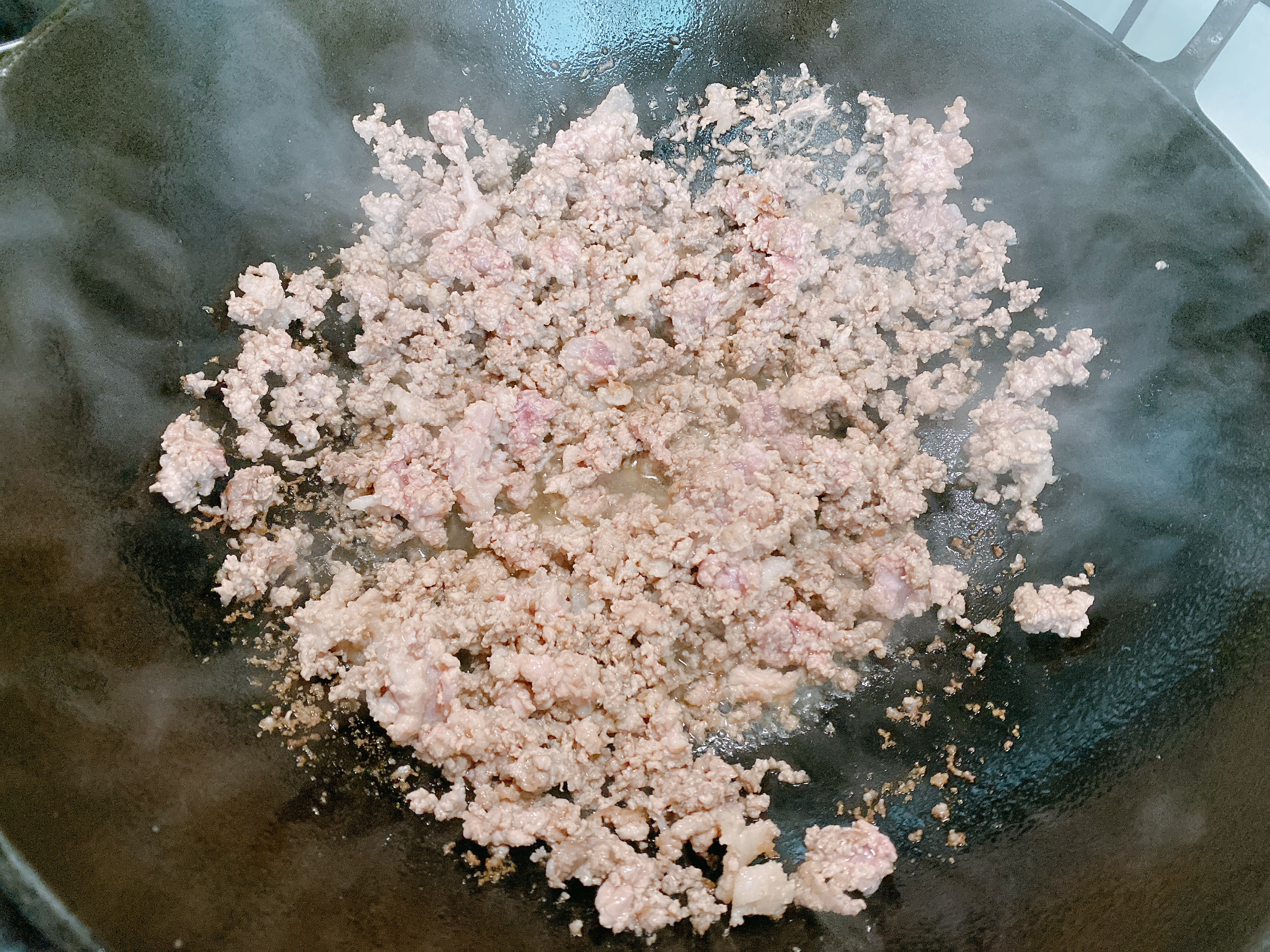 春天寧可不吃肉，也要吃這個餡的包子，鮮嫩多汁，個個鬆軟不塌陷