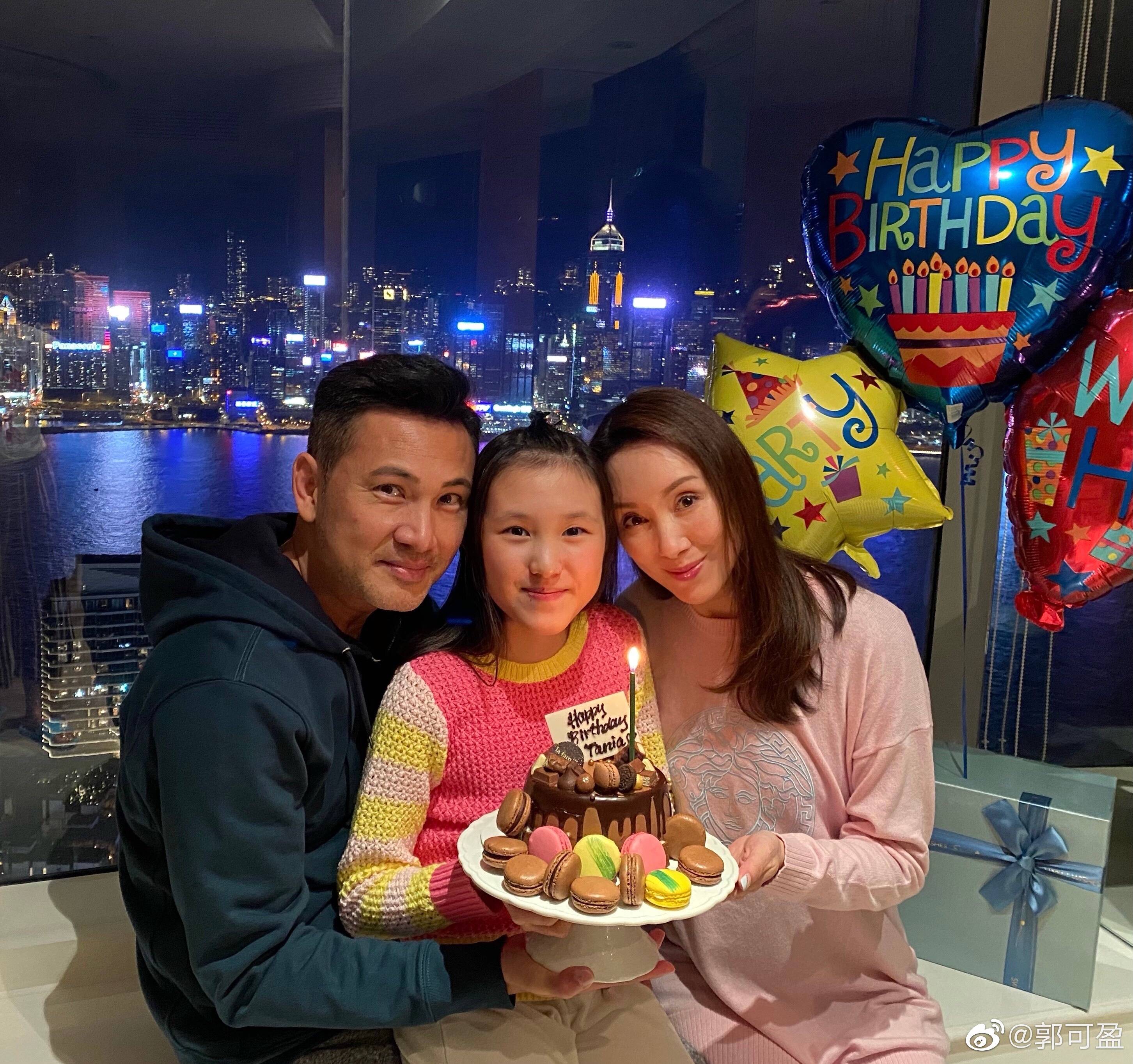 郭可盈女儿小学毕业，11岁津津就读星二代名校，连续三年学科冠军