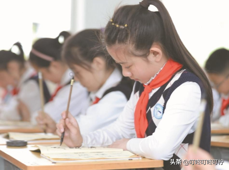 中小学“课后服务”9月实施，家长对此质疑声不断：孩子晚饭咋办