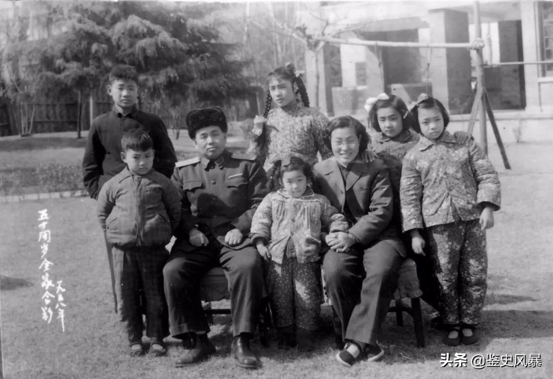 许世友被关，妻子未探望、反写决裂信，解禁后