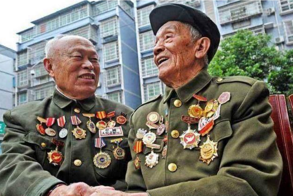 一级战斗英雄归国失踪33年，中央登报寻找，邓小平：必须找到他