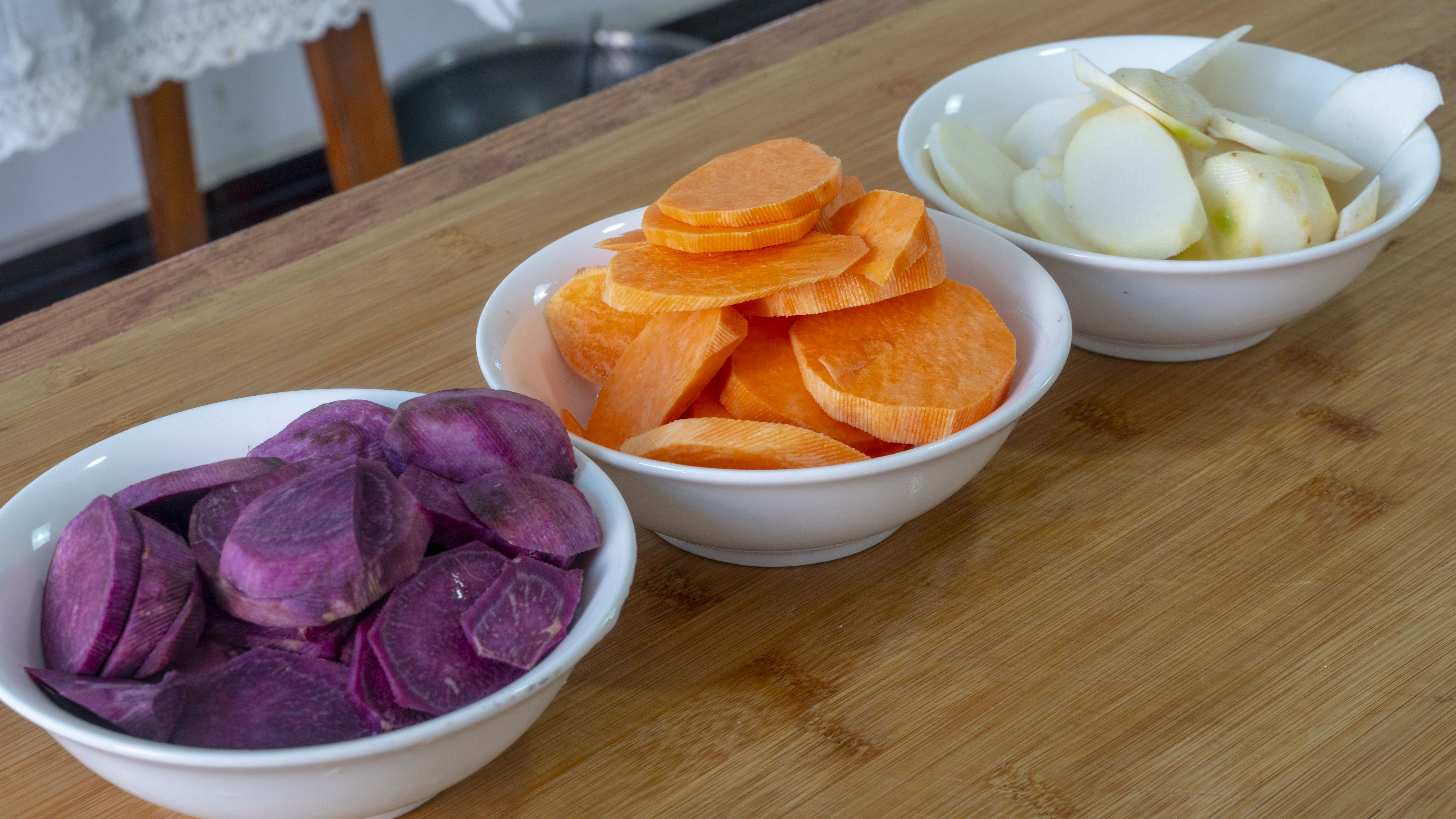 自製三色薯片，不用土豆，南方特色做法，又酥又脆，比買的好吃