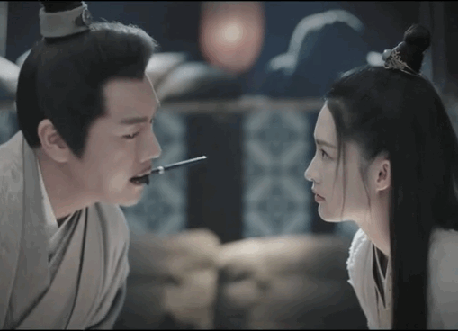 这部连片头都没有的剧，把剧情提速做到了极致