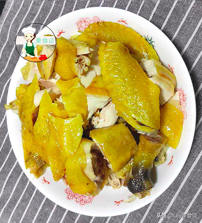 家常鹽焗雞做法，不用埋在鹽堆裡，只需一種調料，跟買的一樣好吃