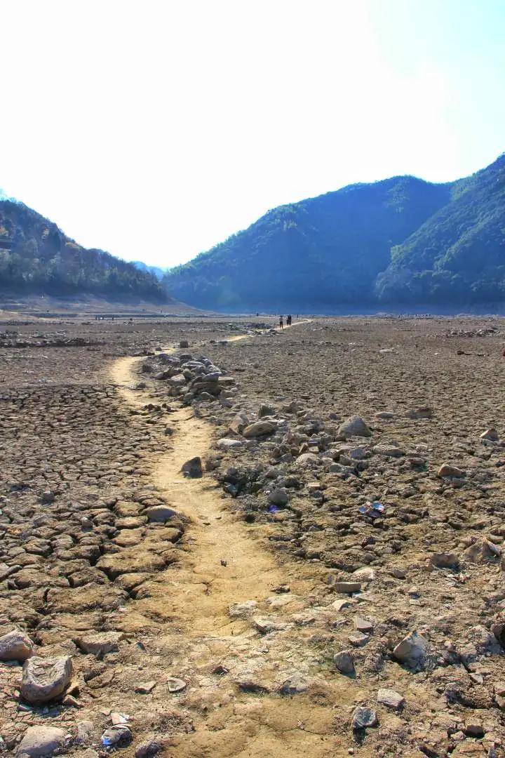 浙江一水库见底，古村重见天日！打卡游客人山人海