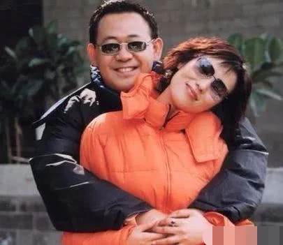 看完姜文的老婆，再看姜武的老婆，兄弟俩的审