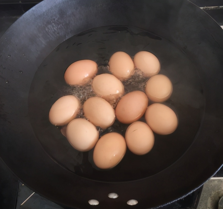 图片[4]-水煮鸡蛋 别只用清水煮 大厨都会放2种料 鸡蛋入味还好剥壳-起舞食谱网