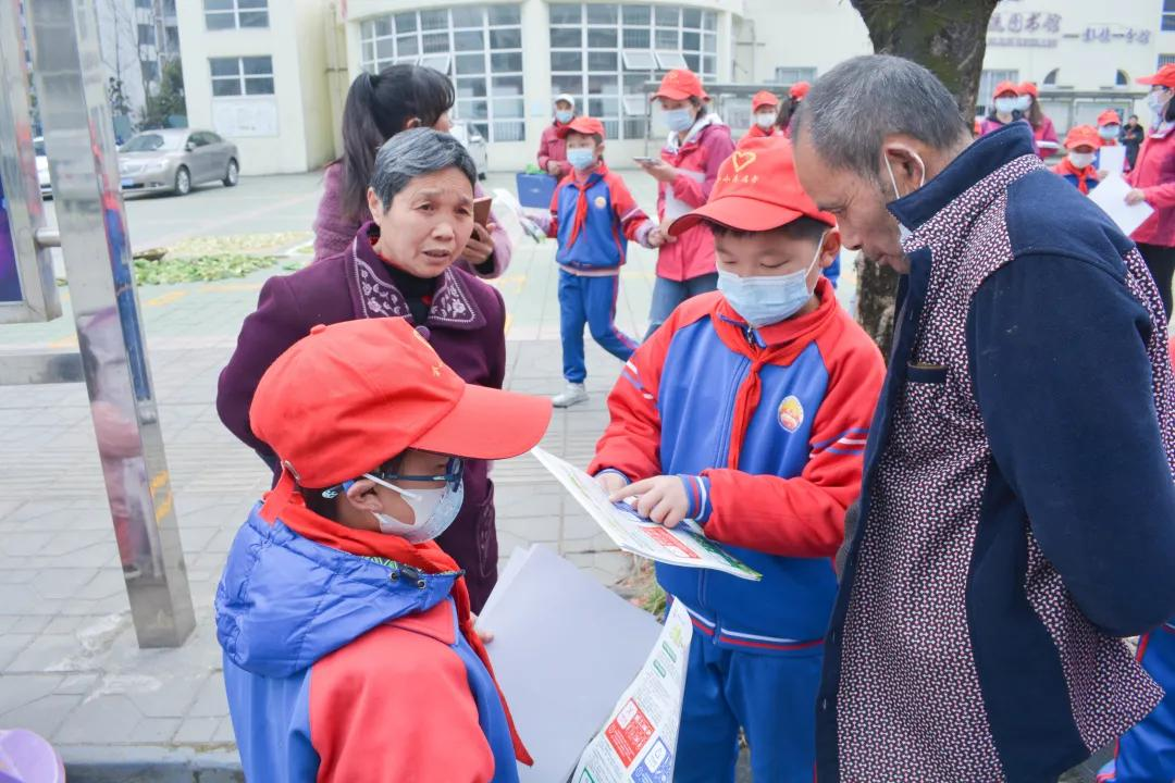成都市双流区金桥小学开展学雷锋志愿服务活动