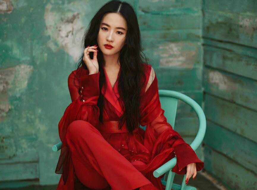 女明星红衣侠女照：张碧晨刘亦菲冷艳，杨幂温