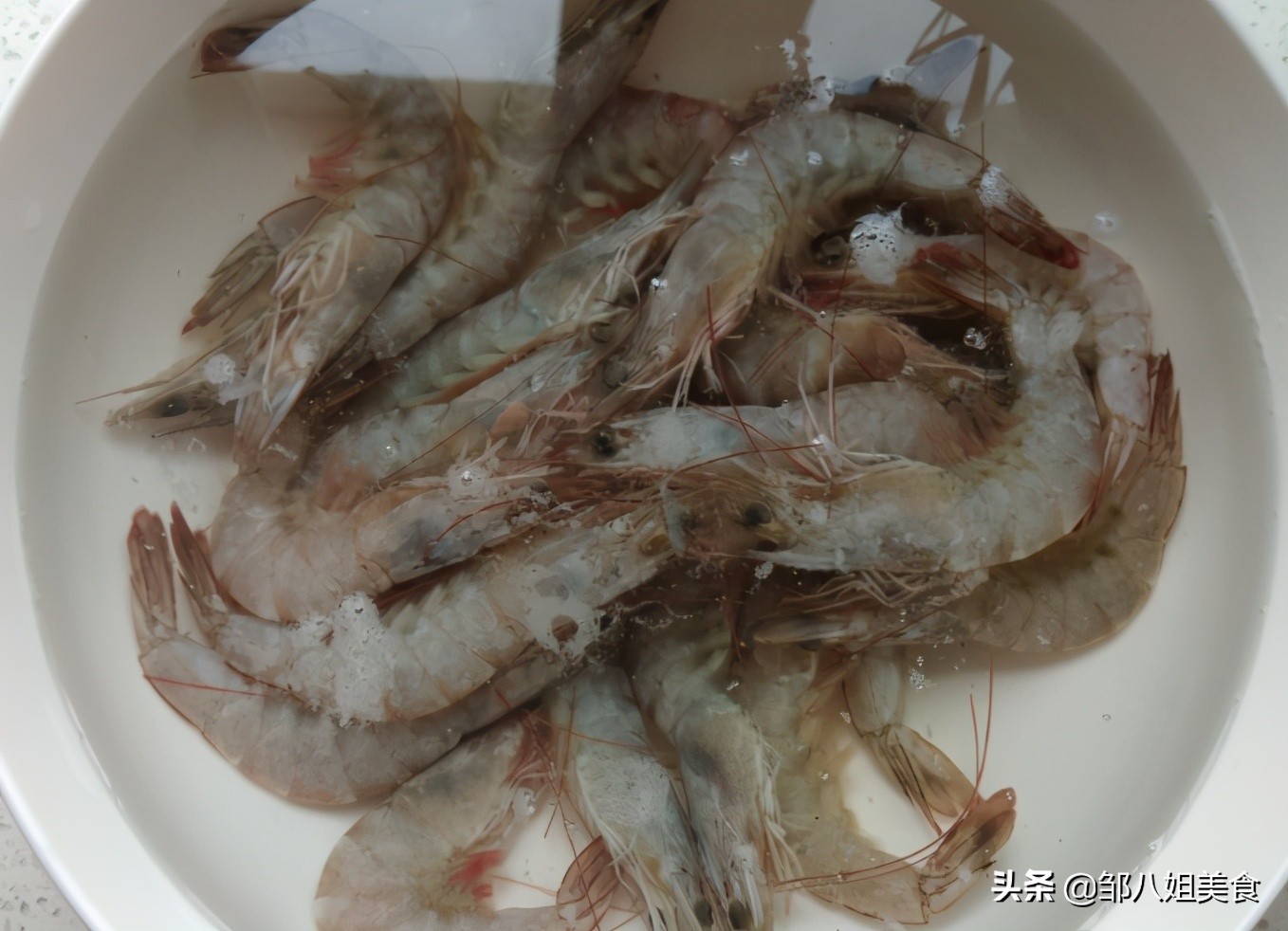 大虾怎么保鲜？别再直接冷冻，教您一个妙招，放两个月仍新鲜
