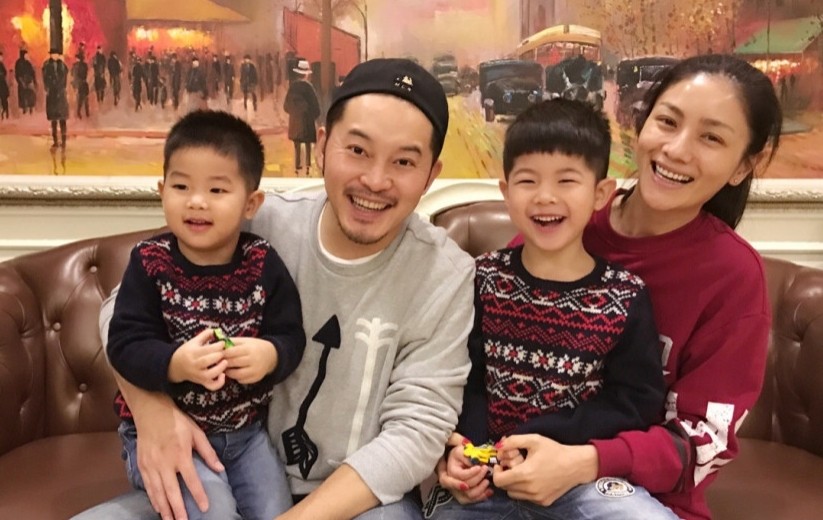 沙溢父子三人游海底世界，安吉身高已到父亲肩膀，享受父子独处