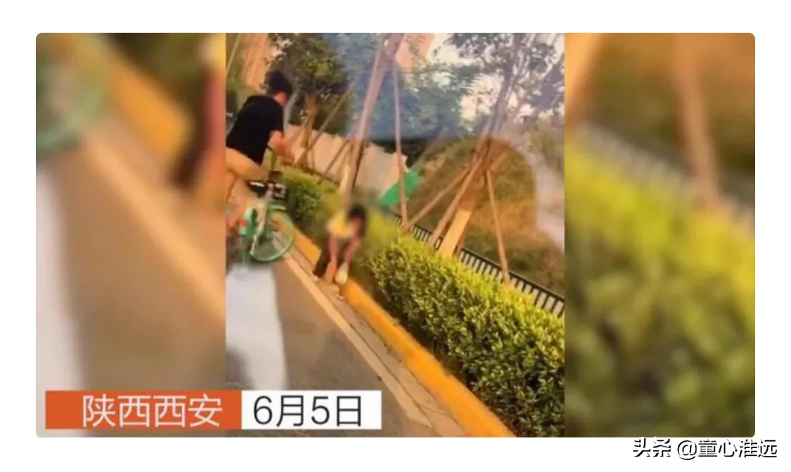 一女童因上课捣乱被连叫家长，母亲暴怒之下，当街连扇女儿耳光