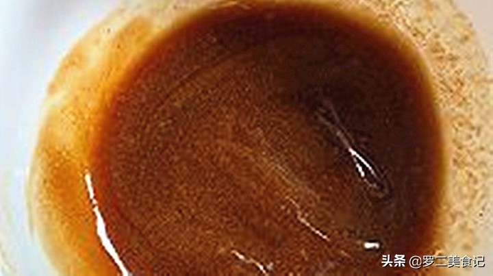 广东的盐焗鸡太香了，电饭煲就能做，一个星期做一次，吃着太香了