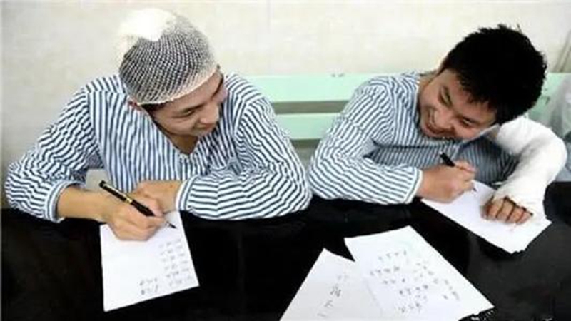 当年两位“夺刀少年”，错过高考后拒绝清华保