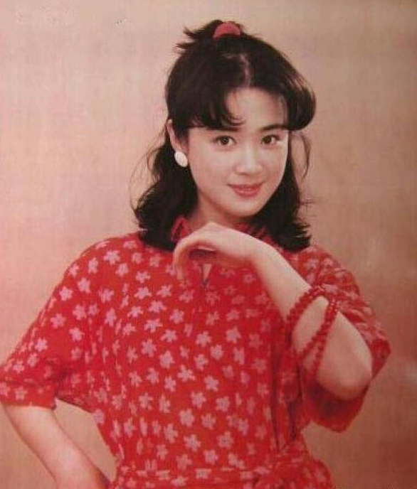 “最美妲己”傅艺伟：25岁爆红后息影经商败光家