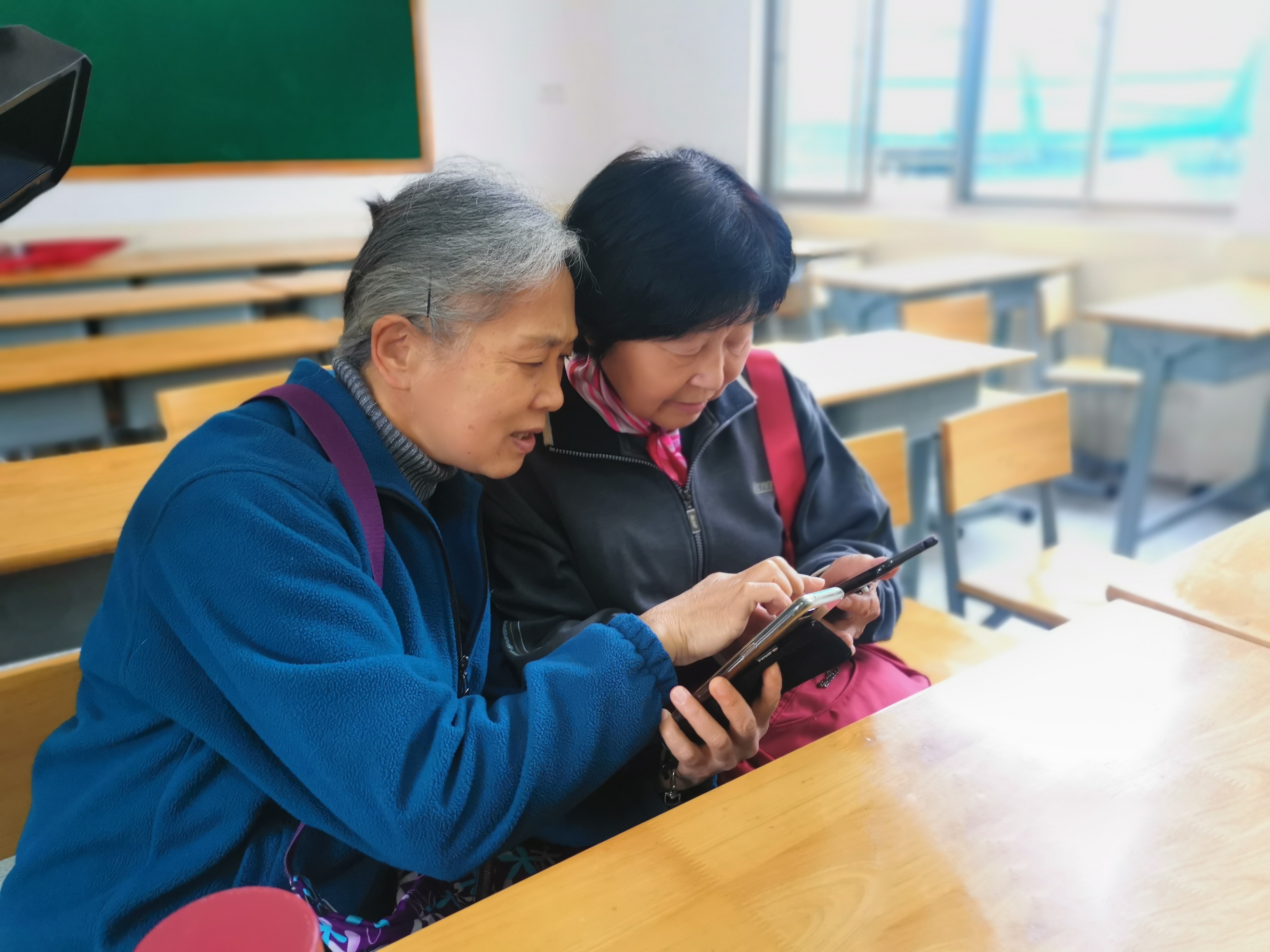 31省养老金全部上调，5个受称赞的地区却被吐槽：涨得有“创意”