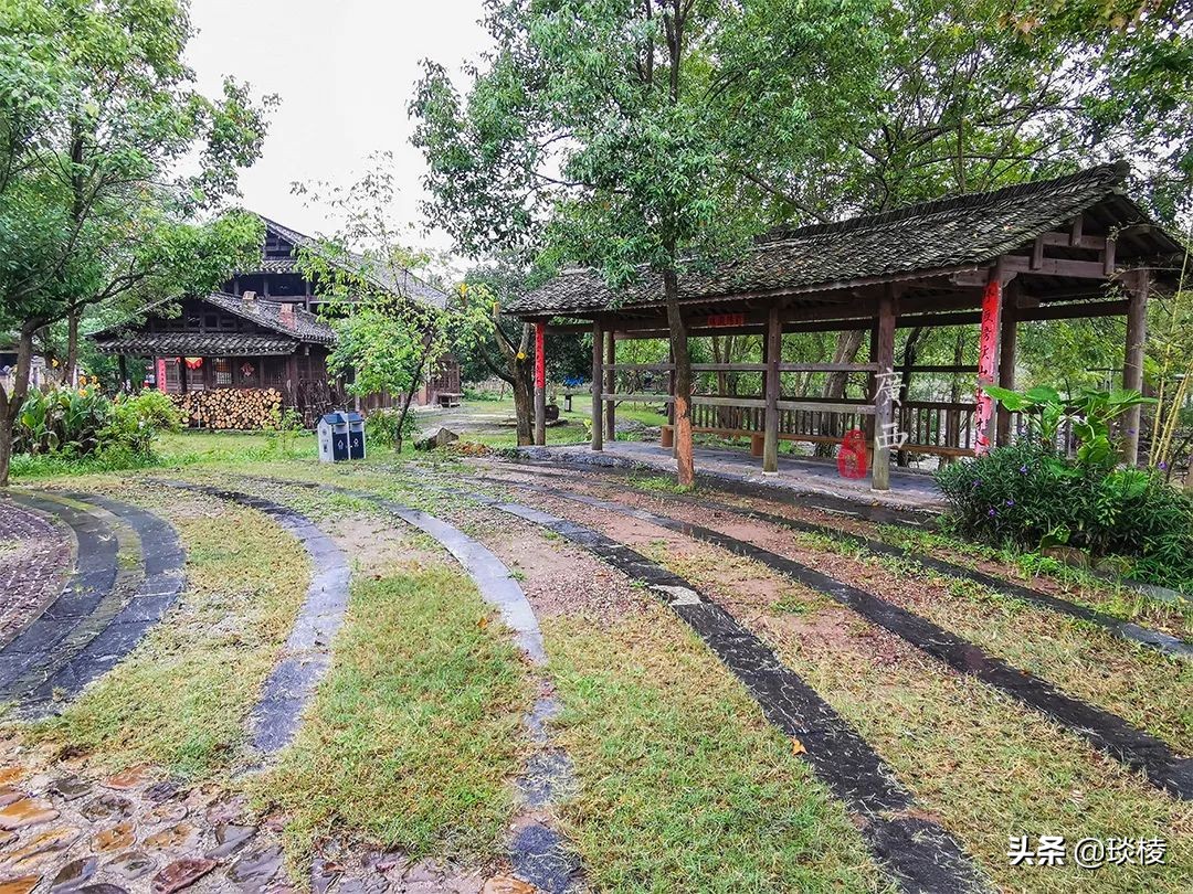The owner spent 11 years investing 400 million yuan to build an ancient village with very few tourists