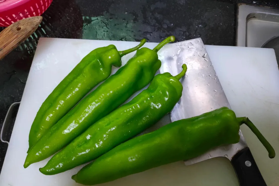 下饭的虎皮尖椒,超简单 美食做法 第1张 下饭的虎皮尖椒,超简单 美食做法 第1张