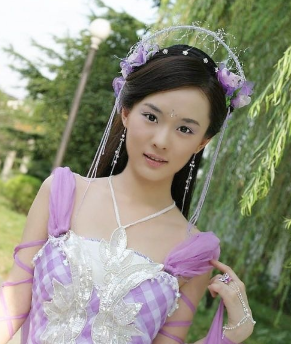 以前的古装造型有多美？王艳头戴假树叶，都能美出新高度