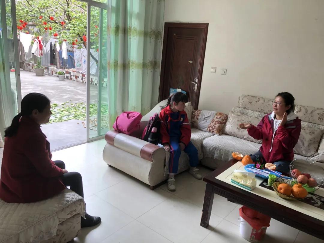 春日融融家访日 真情传递暖人心——双流区金桥小学入户家访活动