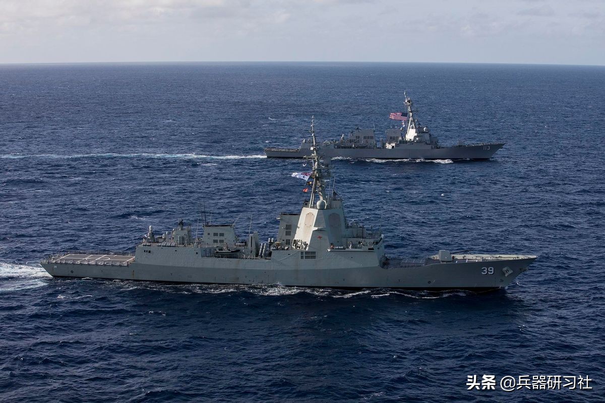 台灣海峽戰鬥警報響起，美軍宙斯盾艦今年第三次穿越，東部戰區海空力量聯合監控