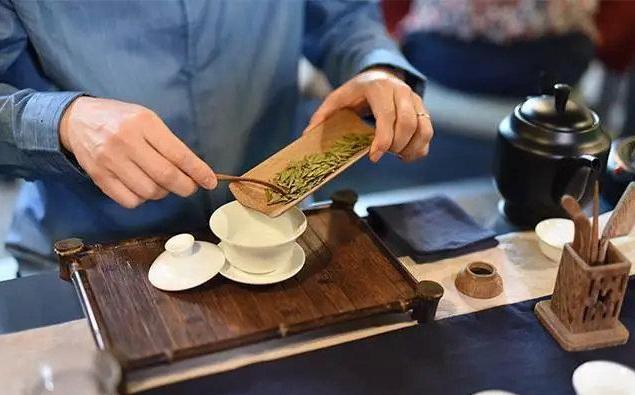 愛喝白開水和愛喝茶有什么區別？哪一種對身體好，不妨提前了解下