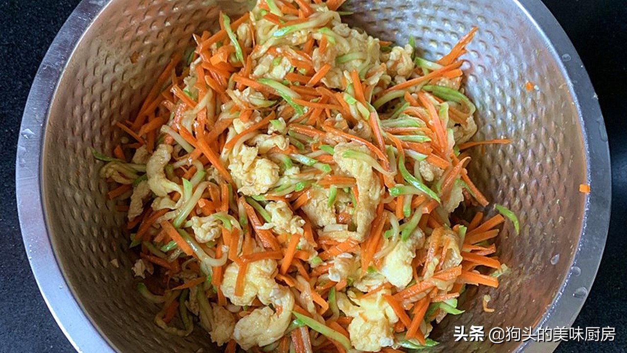 入秋后，我家这道菜经常吃，比丝瓜营养，上锅蒸着吃，太解馋了