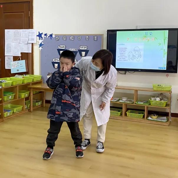 爱耳护耳 保护听力——华阳幼儿园“爱耳日”主题教育活动