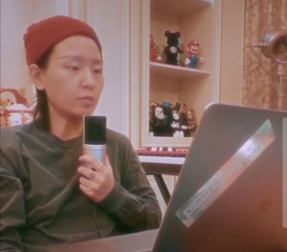 周笔畅素颜暗沉又消瘦，34岁打扮成大妈，让人觉