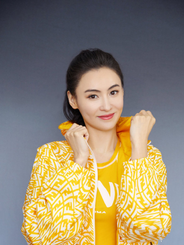 張柏芝元氣寫真，著修身運動裝扎高馬尾，身材絕美少女感十足