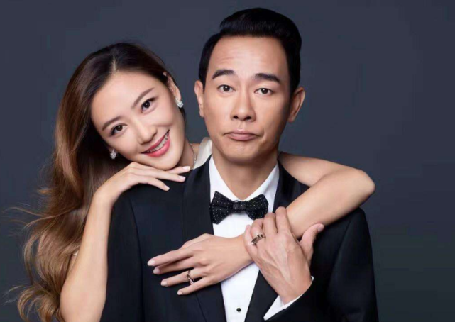 應采兒爸爸六一曬倆外孫，Jasper陪弟弟玩遊戲，畫面溫馨有愛