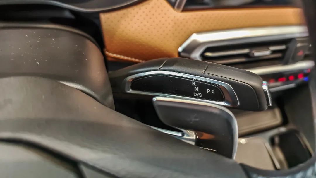 它比传祺M6强多了，堪称家用MPV中的智能担当