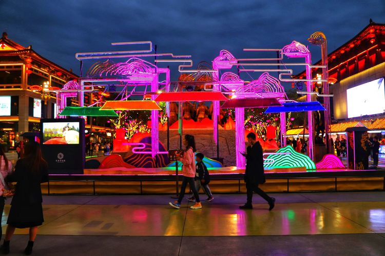 What camera lens falls is big the Tang Dynasty not nocturnal city, xi'an is the most beautiful night scene, come here if suddenly passes through days