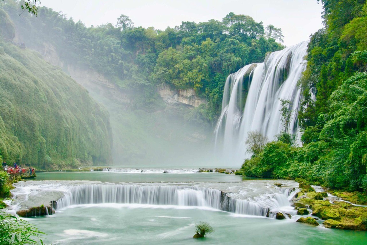 庐山瀑布：被誉为中国最秀丽的十大瀑布之一