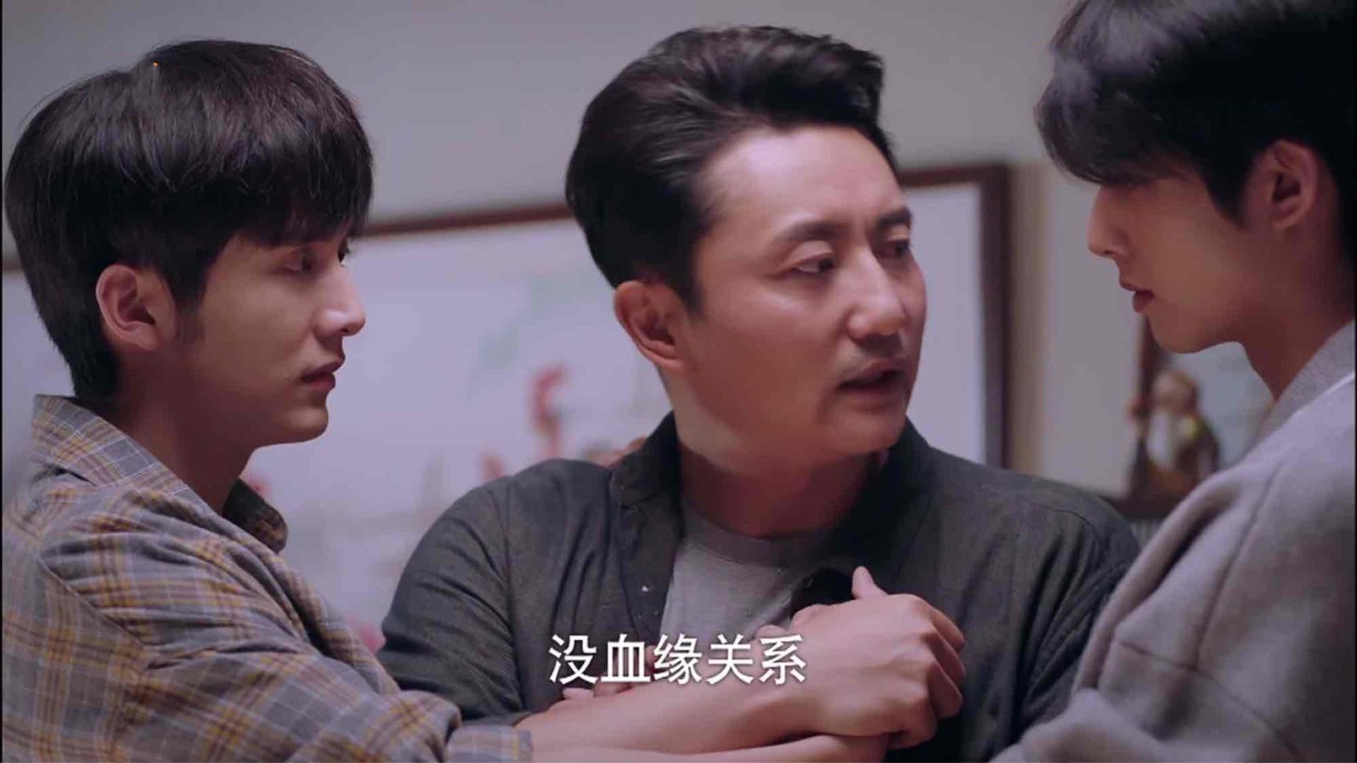 反对|《以家人之名》陈婷拍桌反对凌霄谈恋爱 挖苦尖尖家穷，凌霄当场翻脸