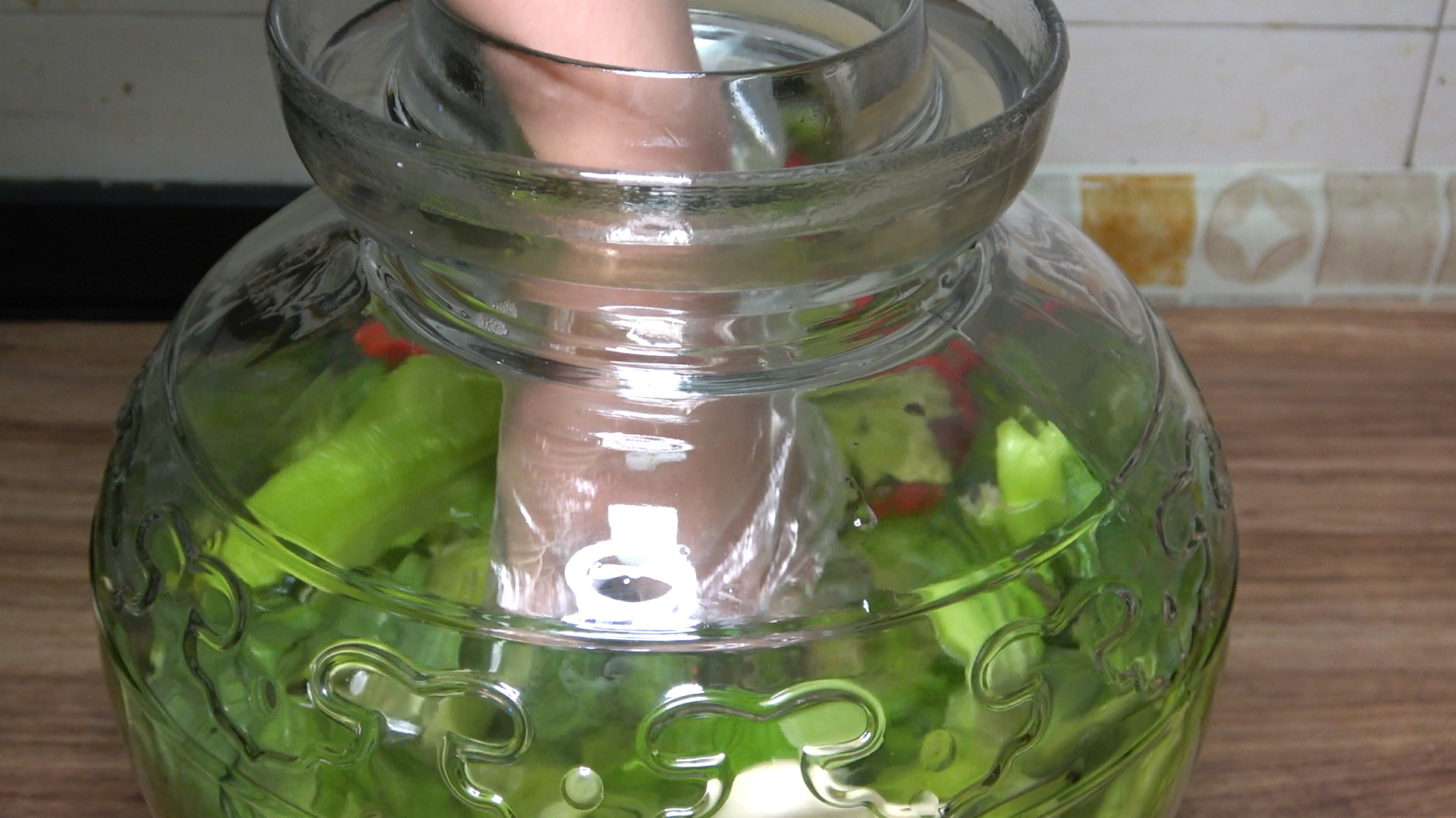 泡酸菜別只加鹽，30年老方法告訴你，又酸又脆，放一年不會壞