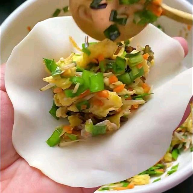 天热我就爱吃这种包子，简单省力，一煎就可以，一周吃六次都不腻