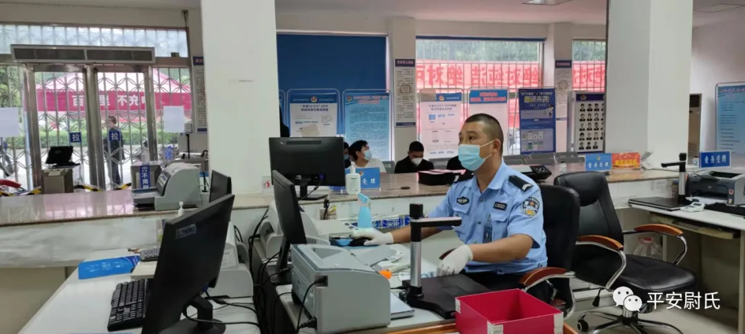 尉氏县公安局 | 车管民警延时服务暖民心