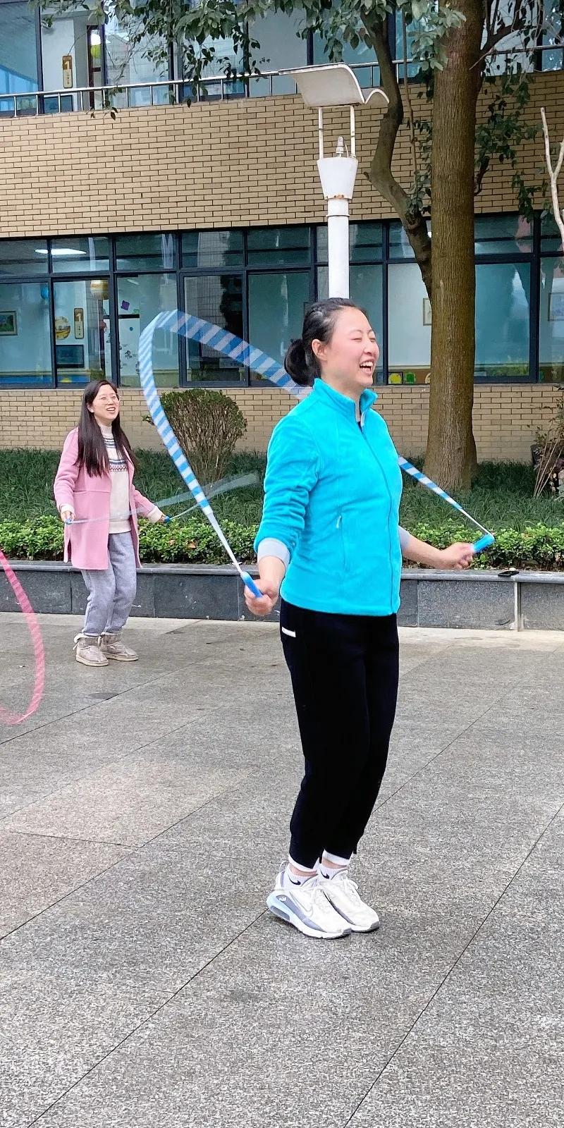 成都市华阳中学附属小学举行“三八妇女节”庆祝活动