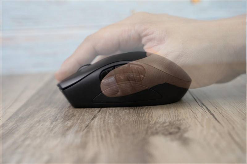 性能强劲，游戏类型通吃的雷蛇那伽梵蛇专业版鼠标体验